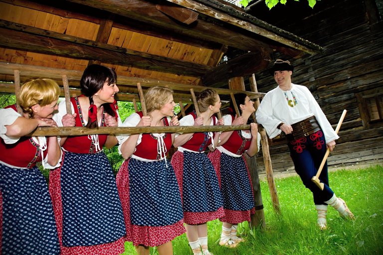 Benefiční představení MALOVANÉ NA SKLE