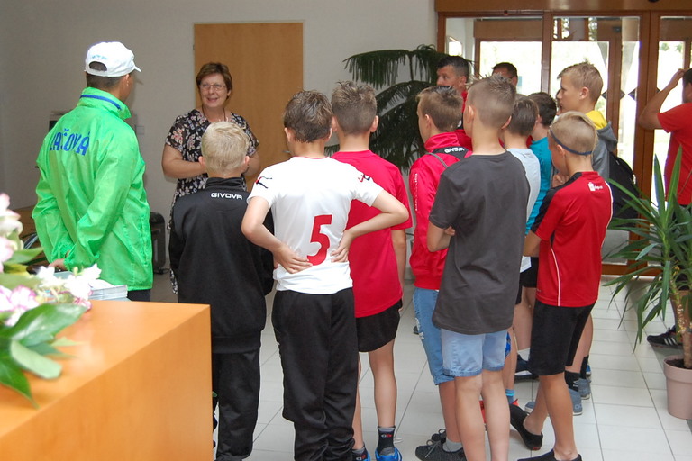 Předání šeku z aukce ROBE Valmez CUP 2018