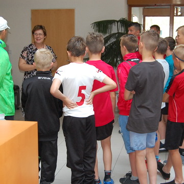 Předání šeku z aukce ROBE Valmez CUP 2018
