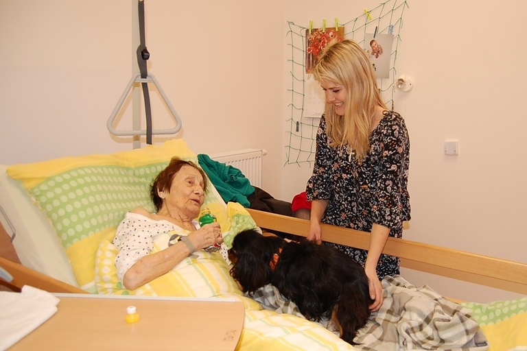 Canisterapie aneb psí pomoc klientům DČCE - hospic CITADELA