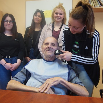 Kadeřnické služby v domově